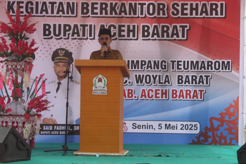 Bupati Aceh Barat Tarmizi, Sp menyampaikan pidatonya dalam kegiatan berkantor sehari